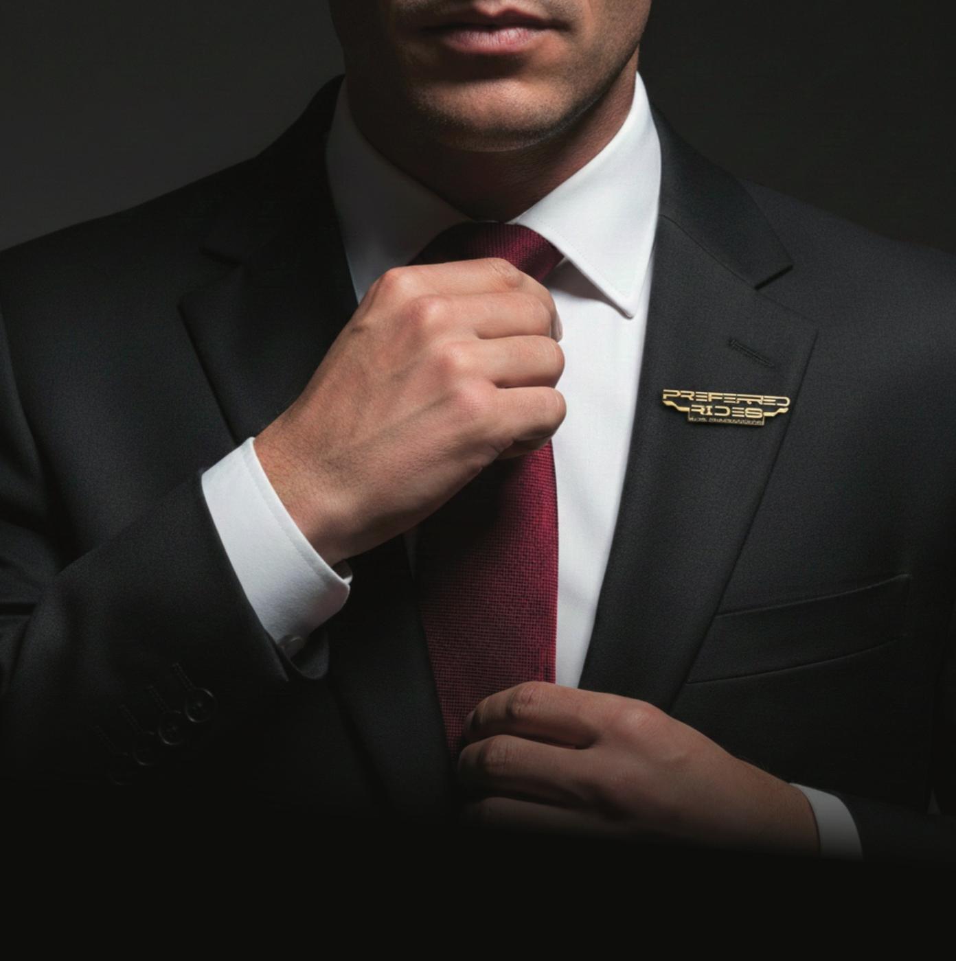 Pin de Preferred Rides aplicado en uniforme ejecutivo